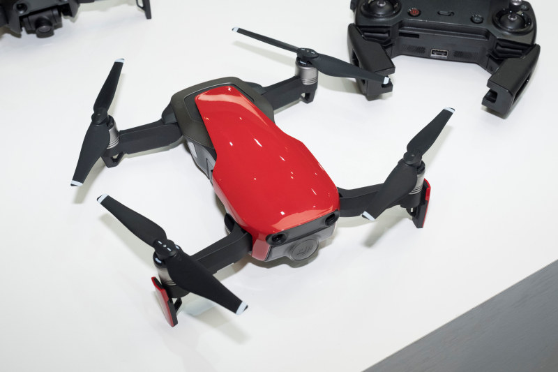 コンパクトなボディに4K/30pの動画撮影機能と3軸ジンバルを搭載する「Mavic Air」。