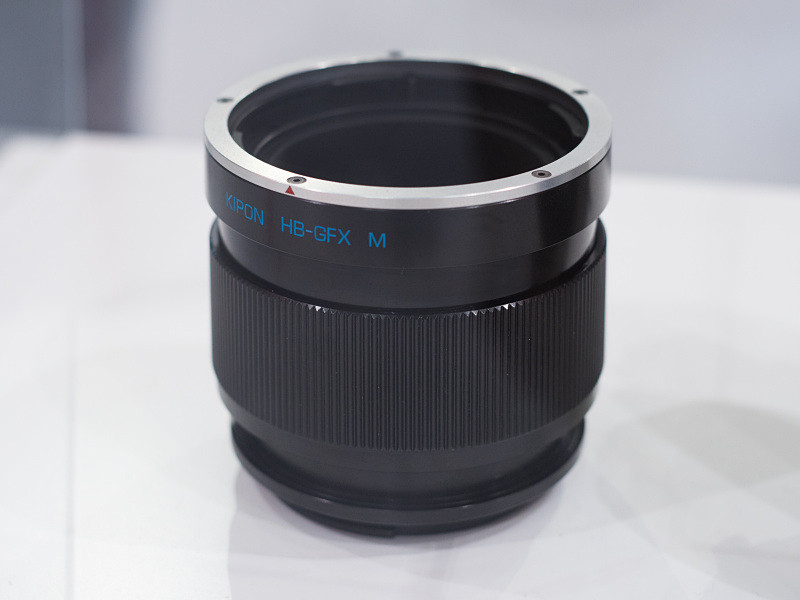 HB-GFX Mはマクロ機能付きだ。ハッセルブラッドVマウントのレンズをGFXボディに装着し、レンズの最短よりも寄ることができる。
