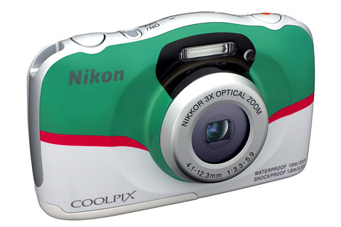 ビックカメラ、新幹線E5系「はやぶさ」カラーのオリジナルデジカメ