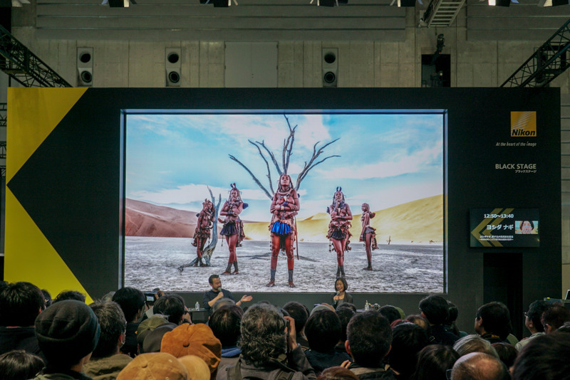 ナミビアの「ヒンバ族」。ポーズはヨシダさん指導のもとに決められた。