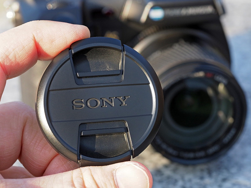 購入した個体に付属していたレンズキャップ。なぜかソニー製。