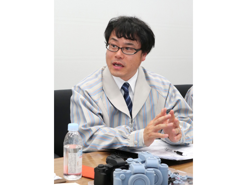 レンズ設計を担当した伊藤大介氏。