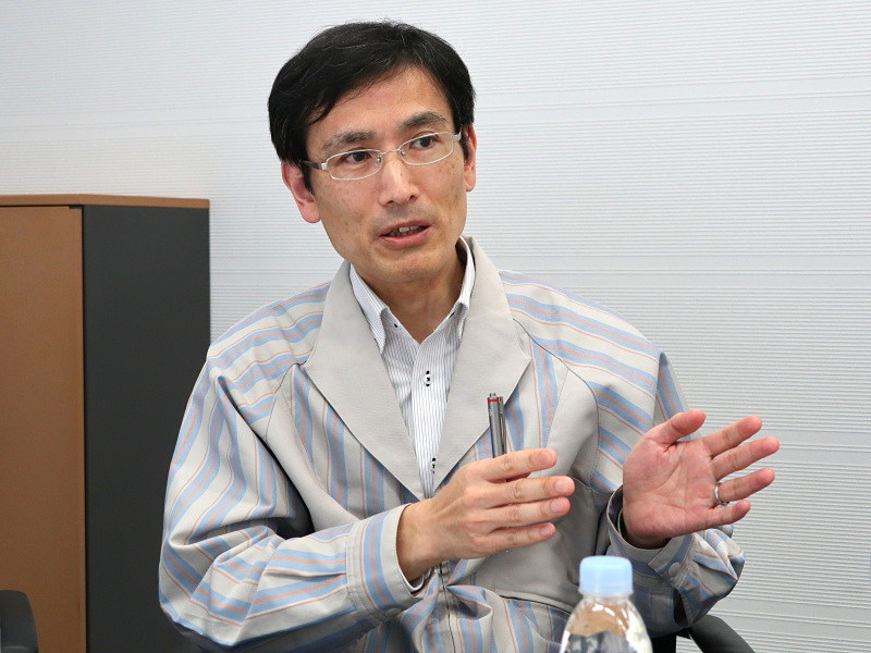 製品チーフの飯田誠二氏。