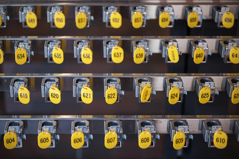 歪曲はごく弱いタル型が少しだけあるけれど、直線的な被写体でもほとんど気にならない程度。ライカSL / ISO400 / F2 / 1/160秒 / WB:オート