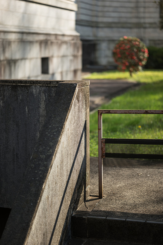 重さは720g。ライカSLとのバランスは良好で、タテでもヨコでもホールディングはしやすい。ライカSL / ISO200 / F2 / 1/3,200秒 / WB:オート