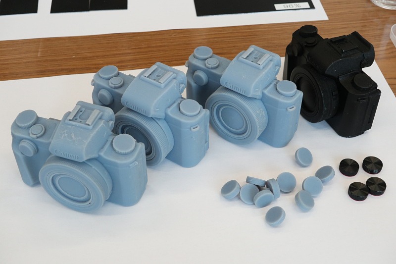 ほぼ直線のものから“なで肩”まで、様々なパターンの試作モデルがあった。