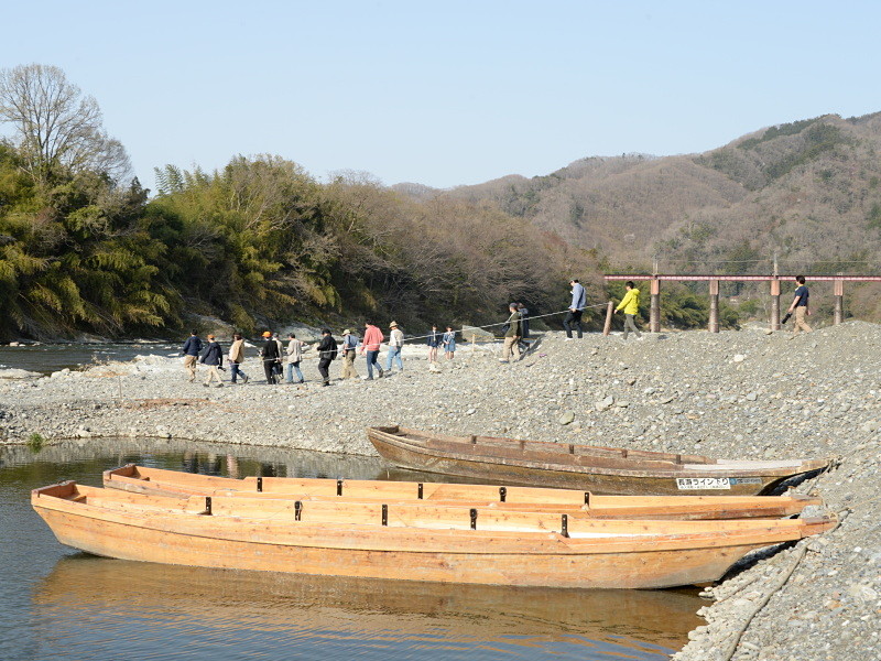 右奥に見える鉄橋を狙う。