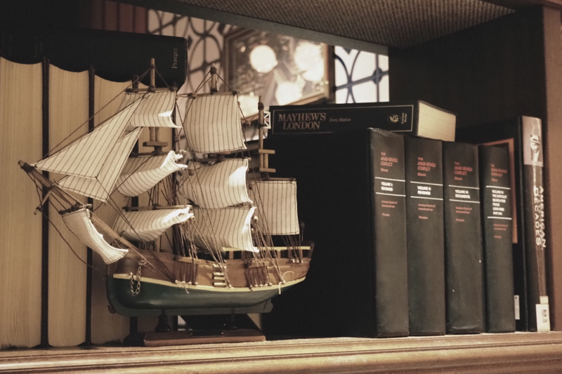 OLYMPUS PEN E-PL9 / M.ZUIKO DIGITAL ED 14-42mm F3.5-5.6 EZ / 26mm（52mm相当） / アートフィルター：ブリーチバイパス（1/20秒・F4.8・+0.3EV） / ISO 6400