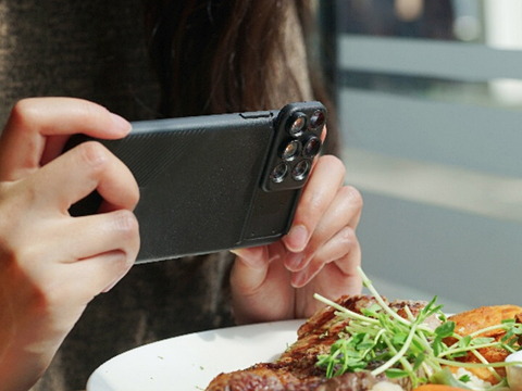 iPhone X/8 Plus/8対応のレンズ搭載ケース「SHIFTCAM 2.0」 - デジカメ