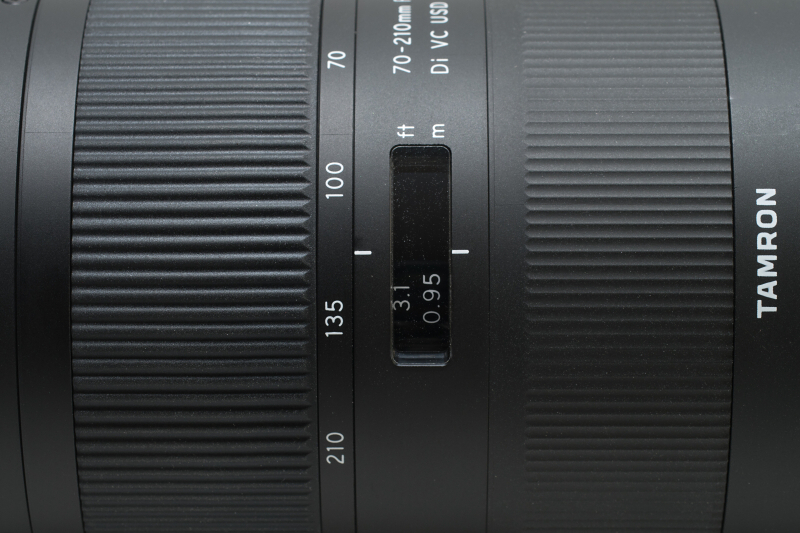 ズームリング（左）とピントリング（右）