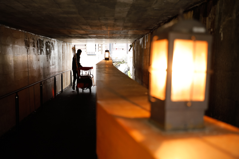 撮影：秦達夫<br><span class="fnt-85">EOS 5D Mark IV / EF24-105mm F4L IS II USM / 1/40秒 / F4 / +1.3EV / ISO 500 / 絞り優先AE / 42mm</span>