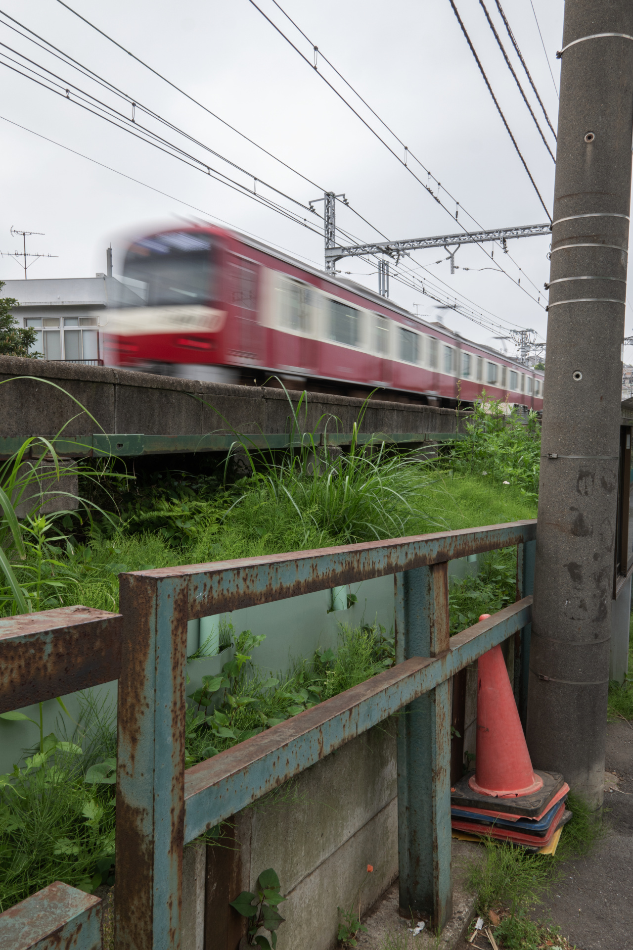 シャッター速度を落としたかったのでF14まで絞って撮影。絞り込みによる回折現象でもっと解像が甘くなるかと思ったが、想像以上に画質低下は少なかった。ライカCL / ISO200 / F14 / 1/20秒 / WB:オート