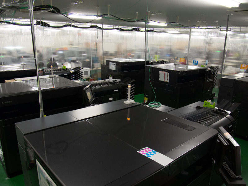 6台のDreamLabo 5000が可動している区画には、温度と湿度を一定に保つための仕切りが用意されている。