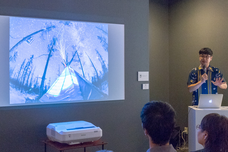 清水哲朗さん。4月28日に行われたオープニングイベントの様子。