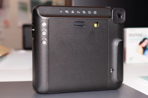 富士フイルム、1.7万円の正方形チェキ「instax SQUARE SQ6
