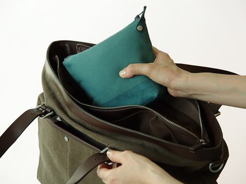 ULYSSES、帆布とレザーを使ったカメラポーチ 「チェッラ」 - デジカメ