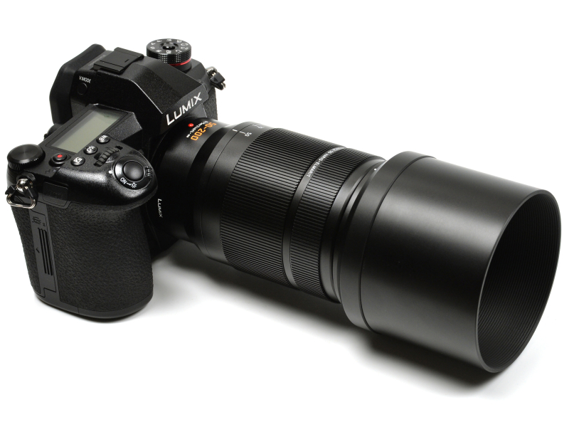 同梱のフードを装着したところ