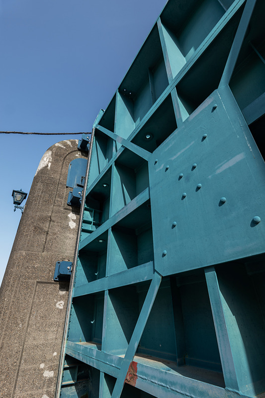 水平を見失いやすいシーンではライカCLの内蔵水準器が便利だった。ライカCL / ISO100 / F8 / 1/125秒 / WB:オート / 11mm