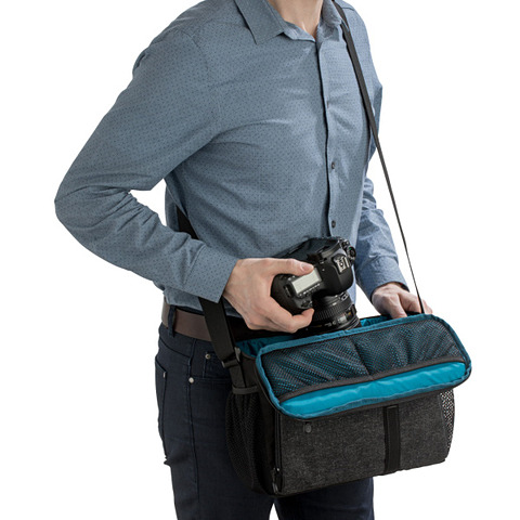 TENBA ショルダーバック（小サイズ）　品番638-901 （ブラック）　Small Shoulder Bag JAN末番389017 TENBA ショルダーバック（小サイズ） 品番638-901 （ブラック） Small