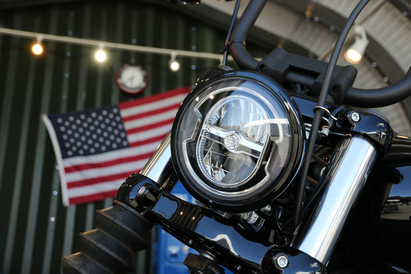 キヤノンの試写コーナーでバイクのディテールを撮影した例。