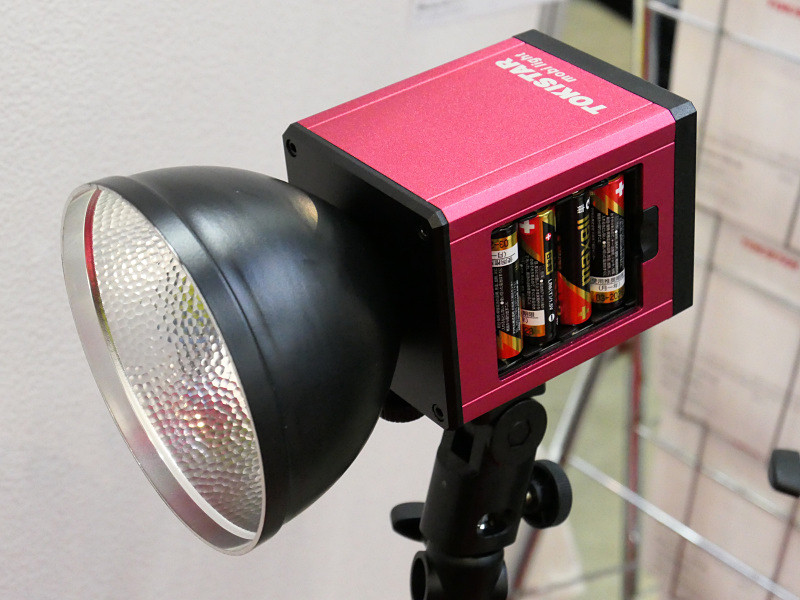 TOKISTAR mobilight D200（電池蓋を開けたところ）