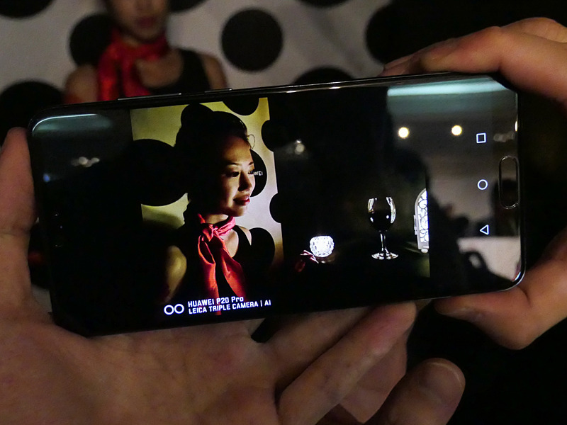 撮影結果。顔の部分に好ましい階調がある。特別なモード指定はなく、通常の写真撮影モードでシャッターを押した結果。