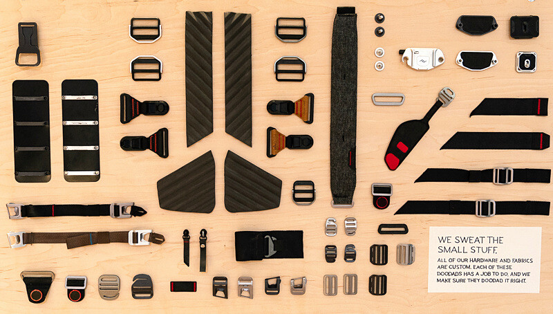 Peak Design製品に使われている、様々なカスタムメイドパーツ。