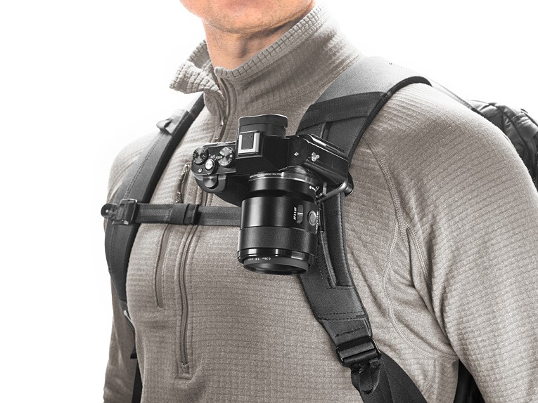 一番メジャーな、バックパックに取り付けるスタイル。