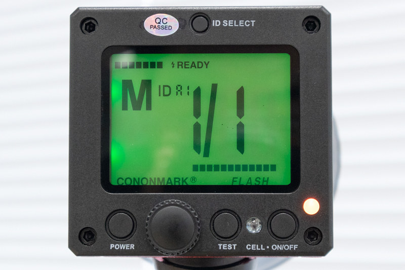 発光量は本体のダイヤルでも設定可能。