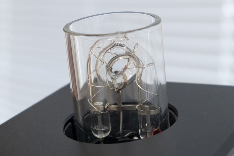 発光管はスタジオ用ストロボと同じタイプだ。