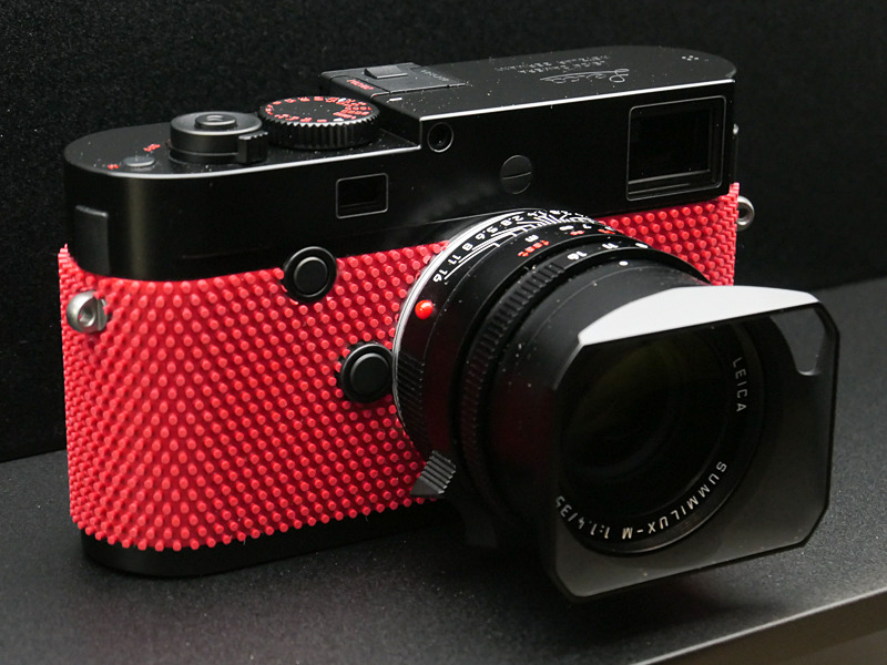 参考：「ザックス ルーム」を手がけたロルフ・ザックスがデザインした限定モデル「ライカM-P（Typ 240）グリップ」