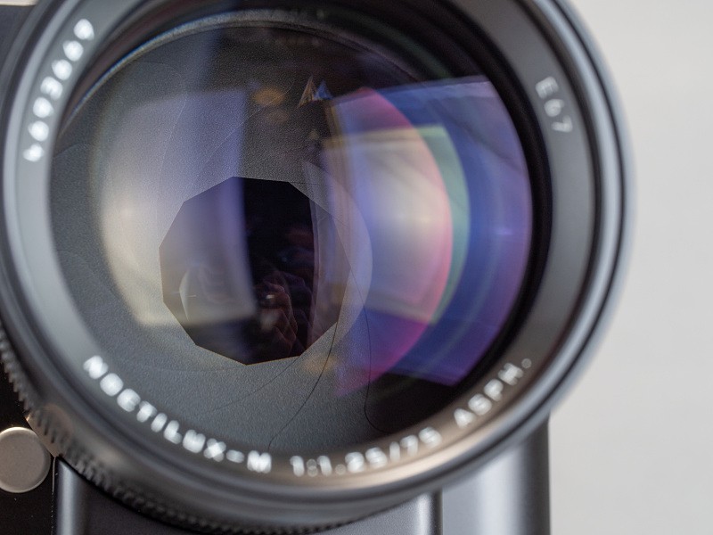 F2.8時の絞り形状はこんな感じ。絞り羽根は11枚で枚数は多い。