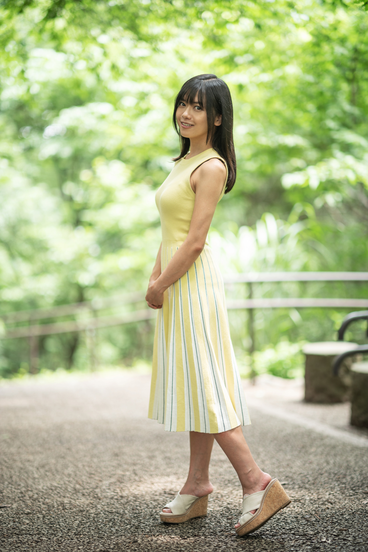 こうした全身カットでも開放なら背景はこれだけボケる。ライカSL / ISO50 / F1.25 / 1/80秒 / WB:オート