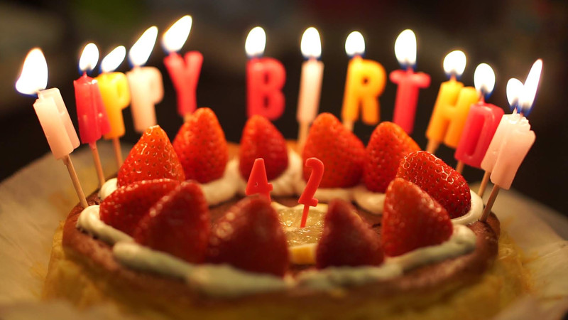撮影者名：みゅ〜さん<br>α6000で撮影しました。42歳といえば本厄ですが、ろうそくの火と共に厄を吹き飛ばします！子どもたちが作ってくれたケーキ、このあと美味しくいただきました。その気持ちだけで厄なんて吹き飛びそうです。