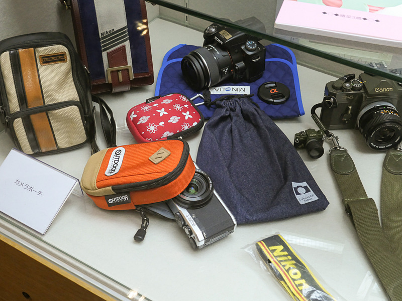 様々なカメラポーチ。