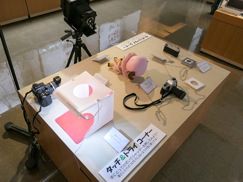 異なるタイプのカメラを実際に触れる「タッチ&トライコーナー」。