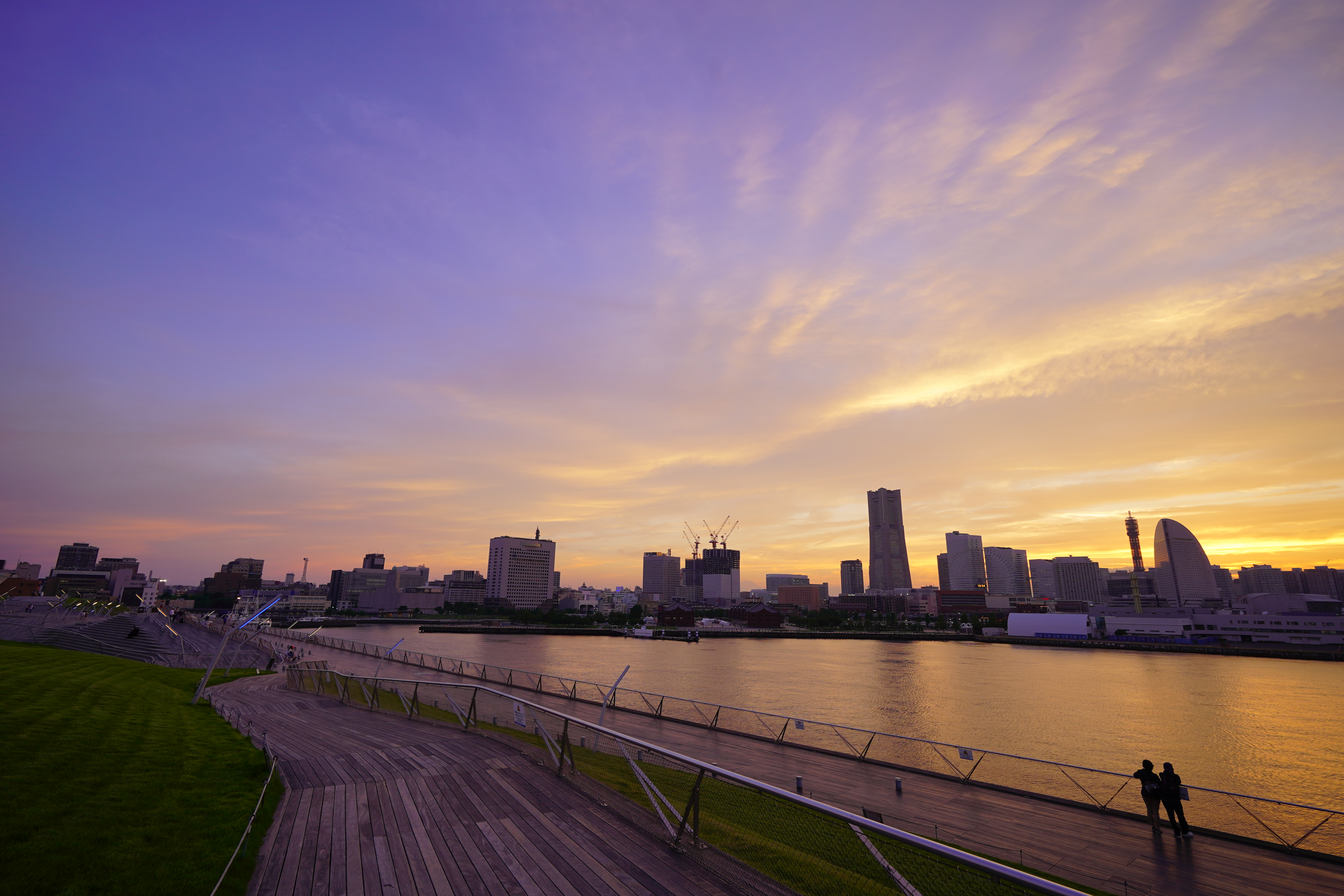 α7 III / Vario-Tessar T＊ FE 16-35mm F4 ZA OSS / 16mm / 絞り優先（F7.1・1/30秒・±0.0EV） / ISO 100 / WB:AUTO（0）・微調整（A1M1） / クリエイティブスタイル[夕景]（彩度+2）/ DRO[Lv4]