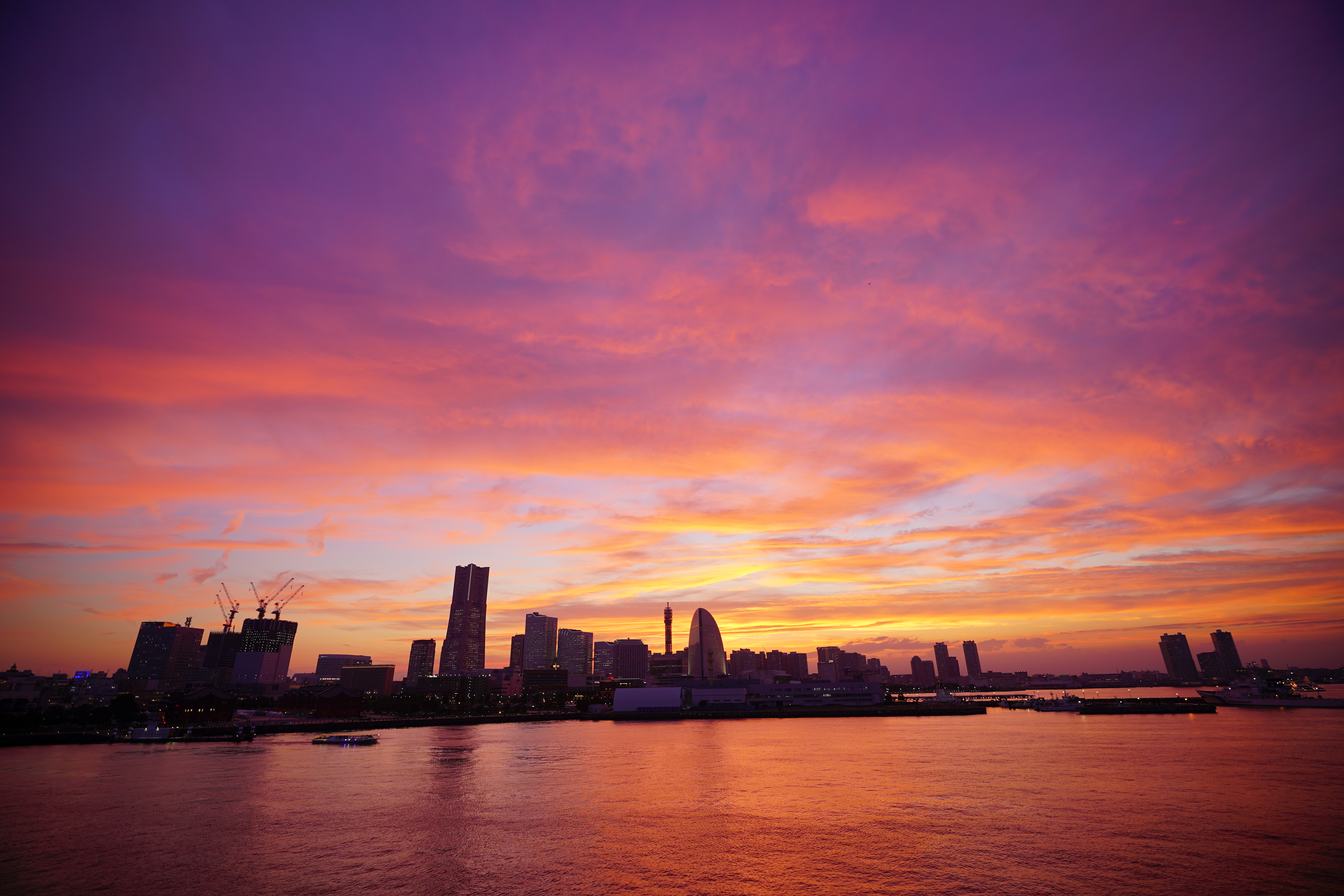 α7 III / FE 16-35mm F2.8 GM / 16mm / 絞り優先（F2.8・1/60秒・±0.0EV） / ISO 100 / WB:AUTO（0）・微調整（A1M1） / クリエイティブスタイル[夕景]（彩度+1）/ DRO[Lv3]