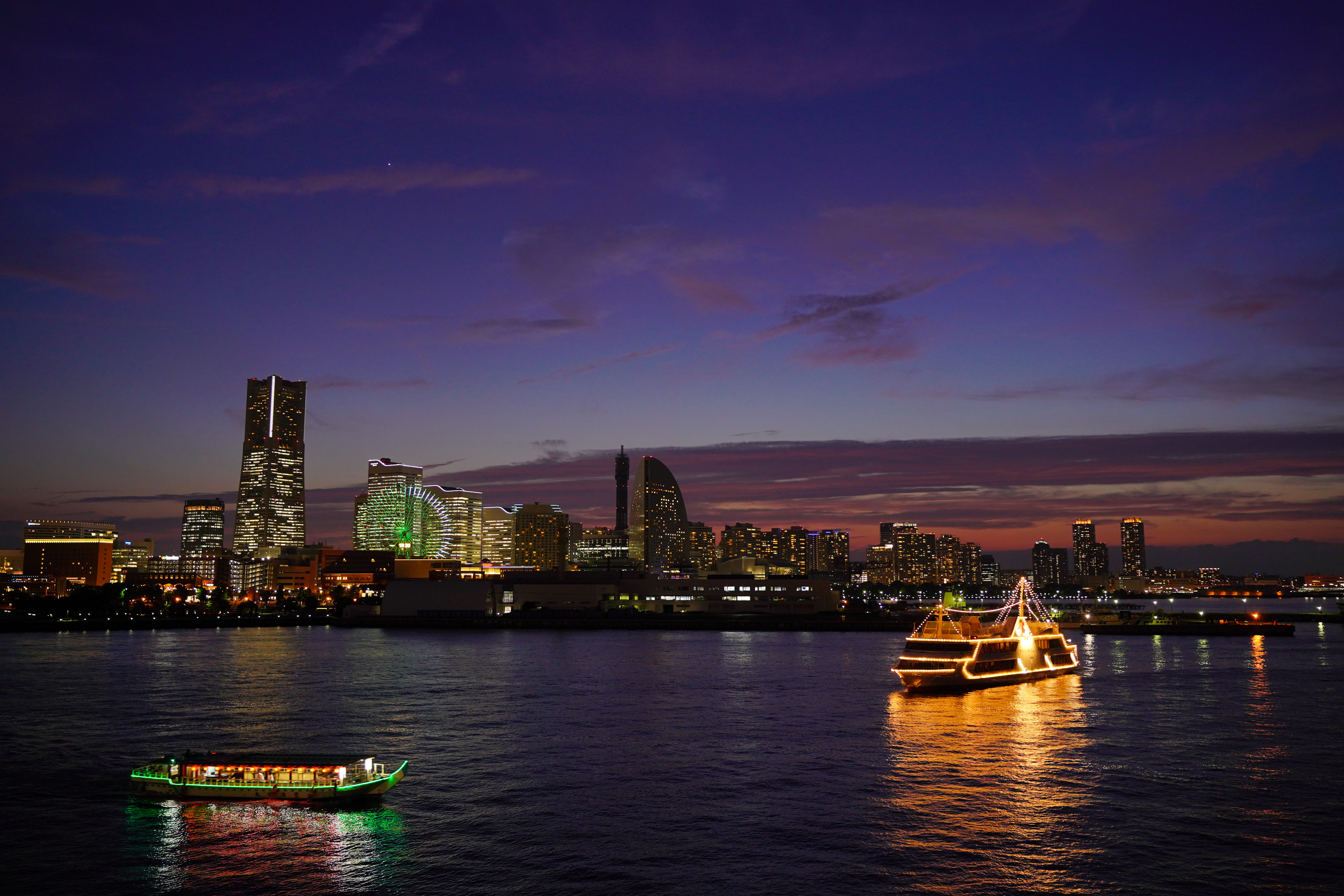 α7 III / FE 16-35mm F2.8 GM / 28mm / 絞り優先（F2.8・1/25秒・-0.7EV） / ISO800 / WB:AUTO（0） / クリエイティブスタイル[夕景]（彩度+1、コントラスト-1）/ DRO[Lv4]