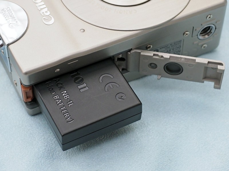 撮影可能枚数は液晶モニターオンで約85枚、モニターオフで約270枚。