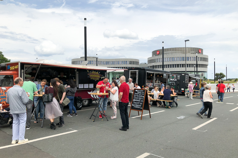 式典後の土曜日は、初めての一般開放日。地元在住と思しき方々で賑わっていた。