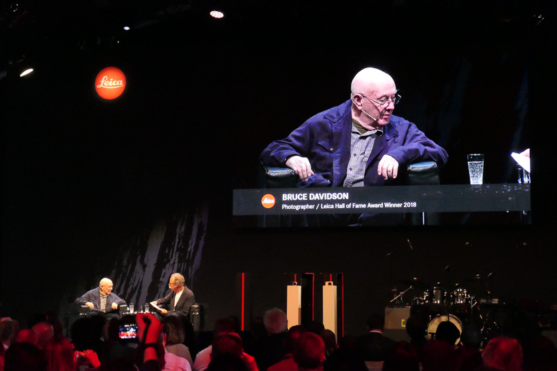 2018年の「Leica Hall of Fame Award」に選ばれた写真家のブルース・デビッドソン氏が式典に参加した。アメリカの公民権運動を題材とした1960年代の作品群で知られる。