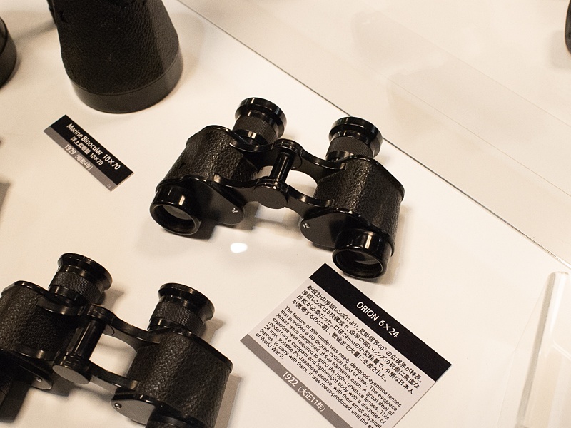 陸軍の定番品だったという「ORION 6×24」（1922年）。指揮官がこの6倍双眼鏡を持ち、下士官は低コストで量産できるガリレオ式の4倍双眼鏡を持っていたそうだ。