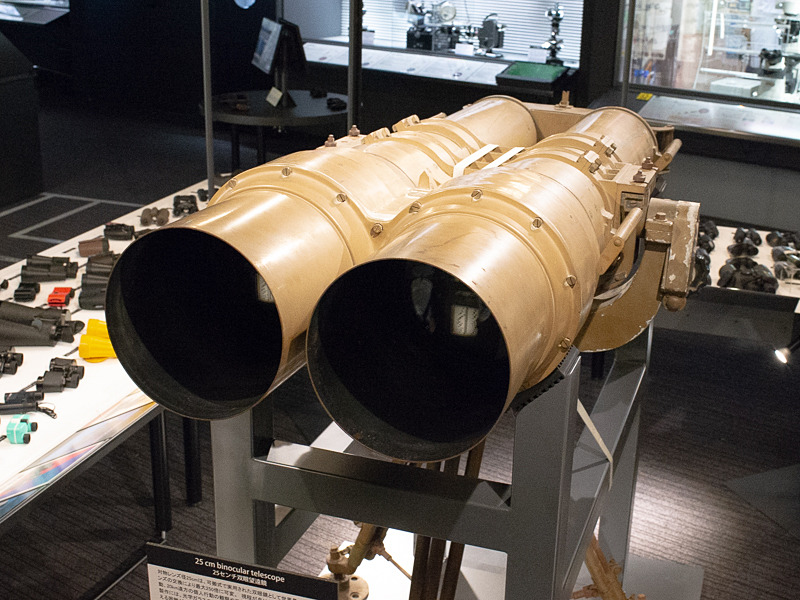 国立科学博物館の所蔵品で、これが最後に展示されたのは日本光学工業の創立50周年記念として1967年に行われた「ニコンフェアー」。つまり半世紀ぶりの登場。