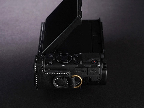 Kカンパニー、「ソニーRX100 VI」用のレザーケース - デジカメ Watch