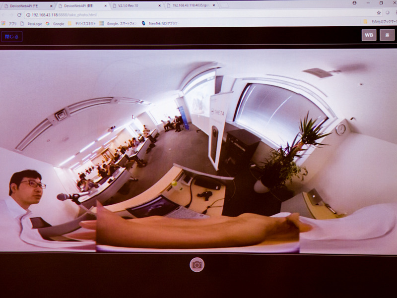 ブラウザからTHETA Vのカメラにアクセスしたところ。ライブビューを見ながら撮影もできる。
