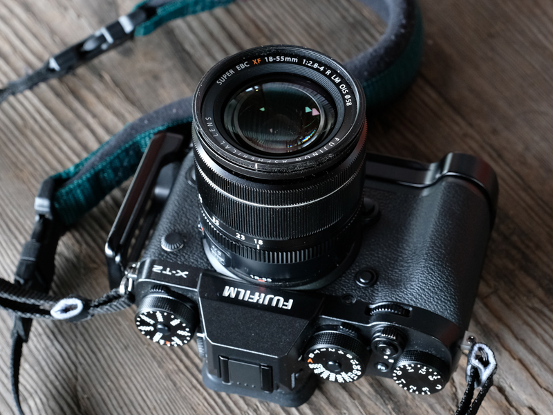 XF18-55mmF2.8-4 R LM OISを装着したX-H1（野呂希一さん所有。以下同）。