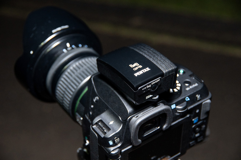 O-GPS1をホットシューに装着して使用する。