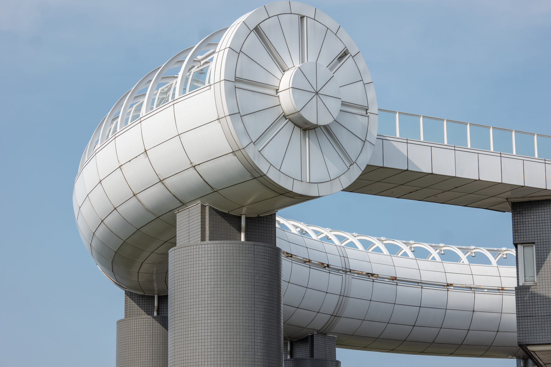 軽量なライカCLとの組み合わせでもレンズ側がヘビー過ぎることはなく、手持ち撮影のバランスはすこぶる良好。ライカCL / ISO100 / F8 / 1/320秒 / WB:オート / 65mm