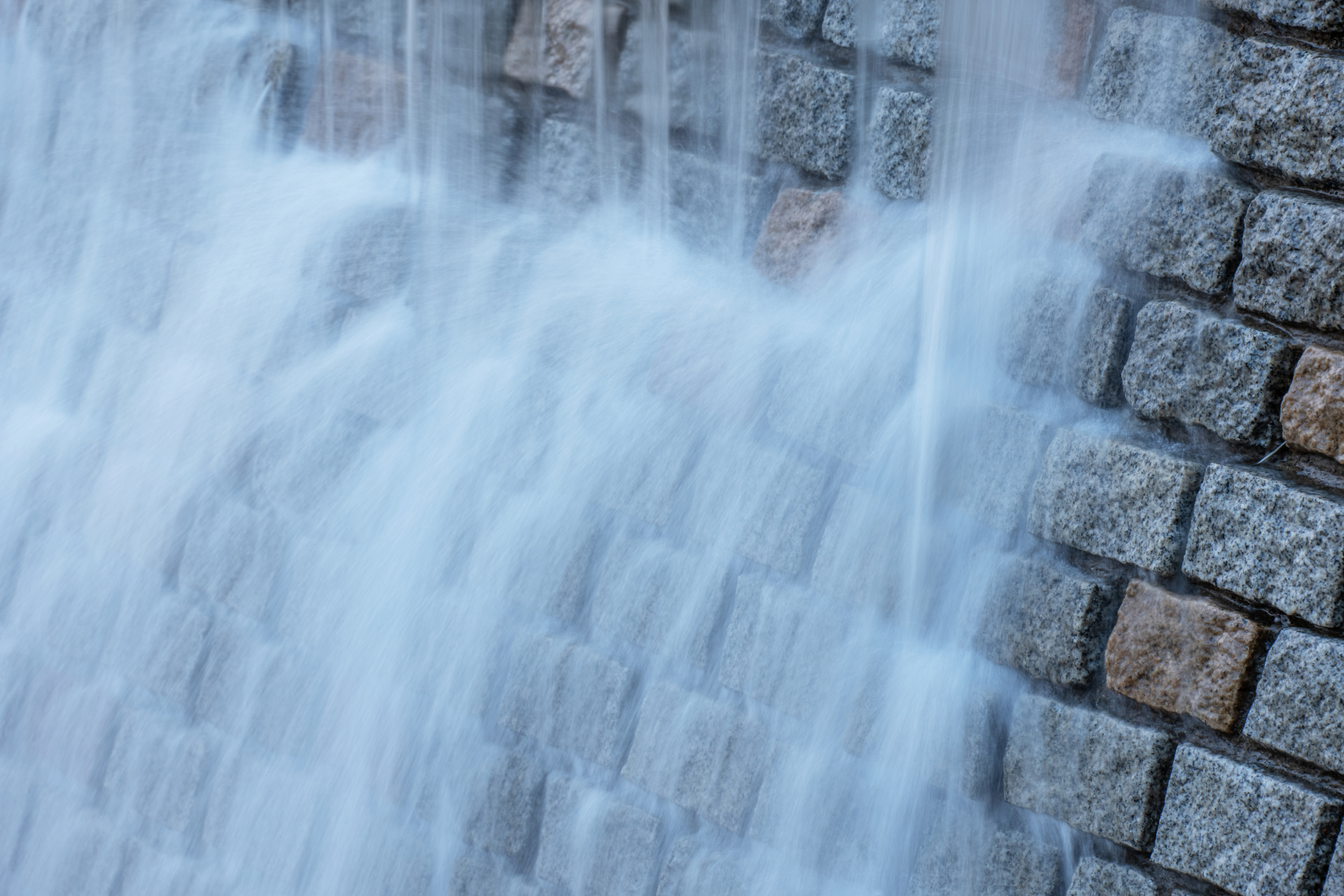 望遠ズームとしては軽量でハンドリングもいい。ライカCL / ISO100 / F8 / 1/6秒 / WB:オート / 135mm